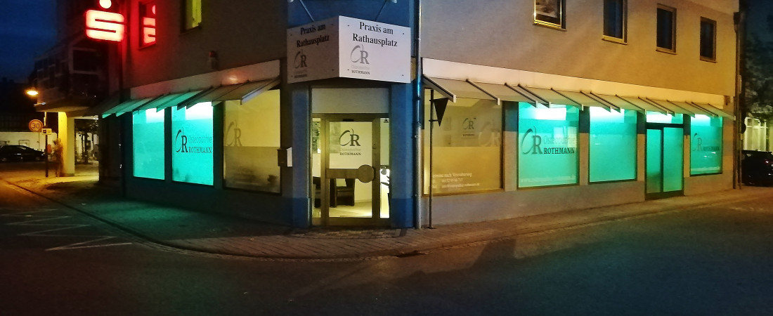 Praxis bei Nacht